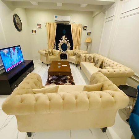 Holidazzle Serviced Apartments Bahria Town 라왈핀디 외부 사진