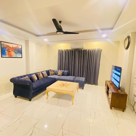 Holidazzle Serviced Apartments Bahria Town 라왈핀디 객실 사진