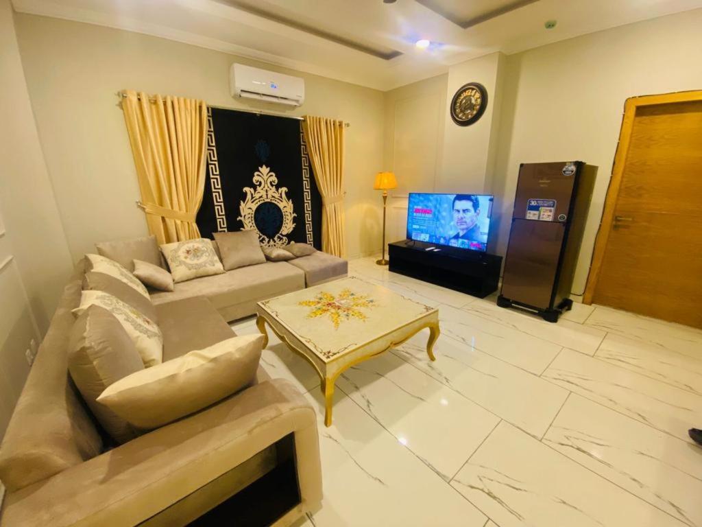 Holidazzle Serviced Apartments Bahria Town 라왈핀디 외부 사진