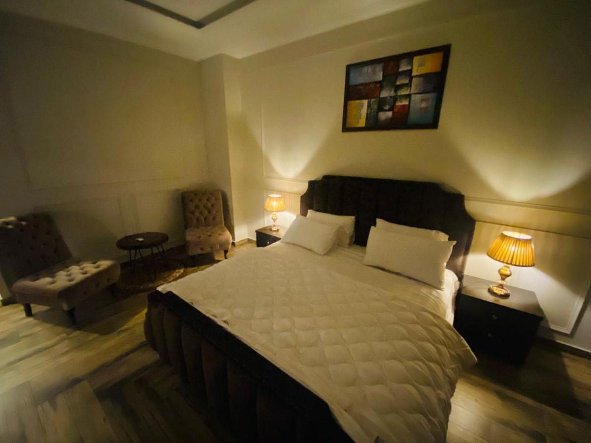 Holidazzle Serviced Apartments Bahria Town 라왈핀디 외부 사진