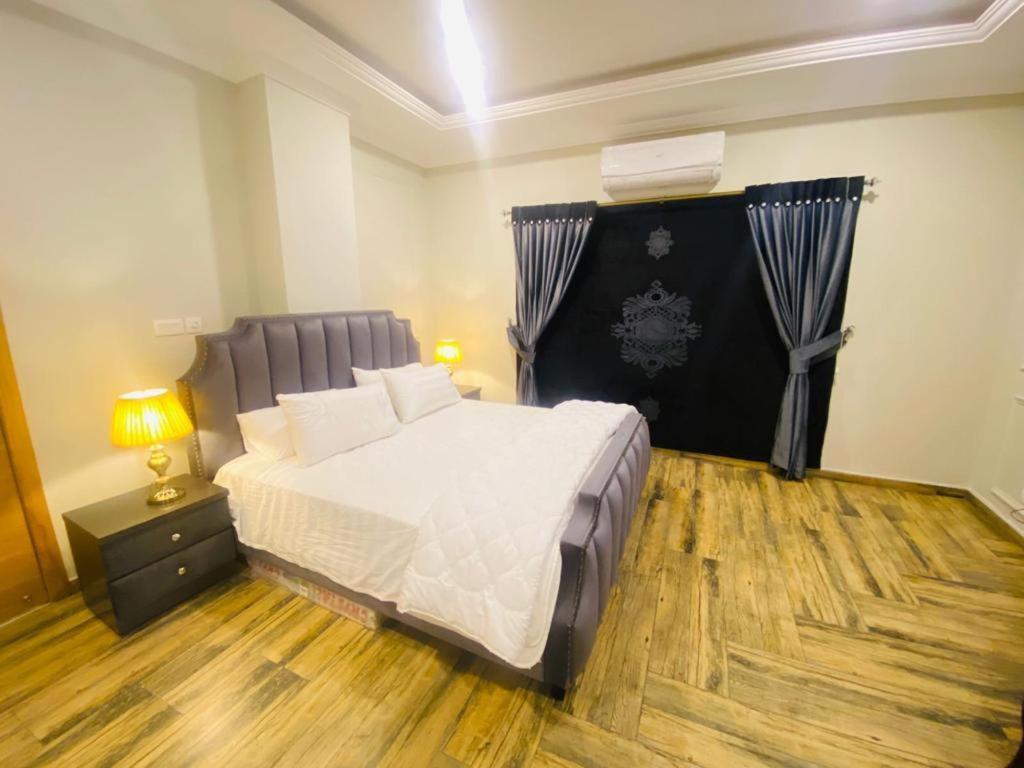 Holidazzle Serviced Apartments Bahria Town 라왈핀디 외부 사진