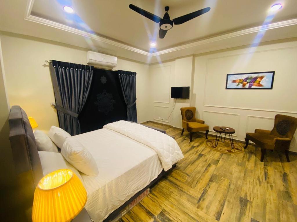 Holidazzle Serviced Apartments Bahria Town 라왈핀디 외부 사진