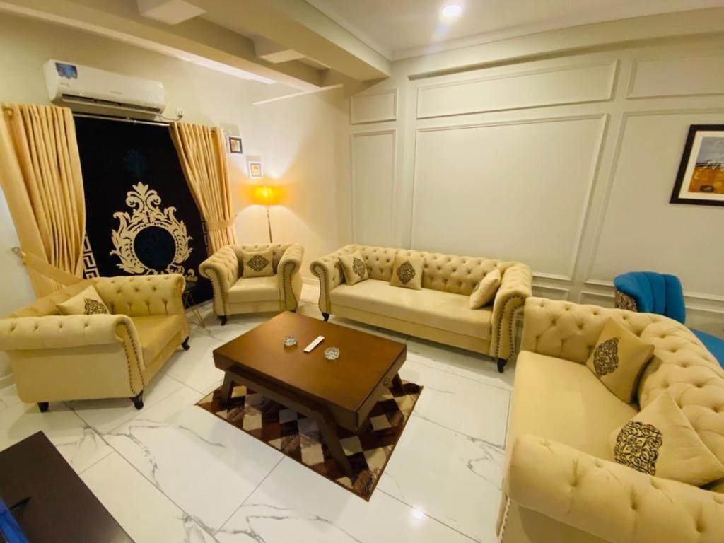 Holidazzle Serviced Apartments Bahria Town 라왈핀디 외부 사진
