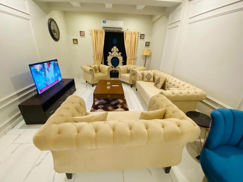 Holidazzle Serviced Apartments Bahria Town 라왈핀디 외부 사진