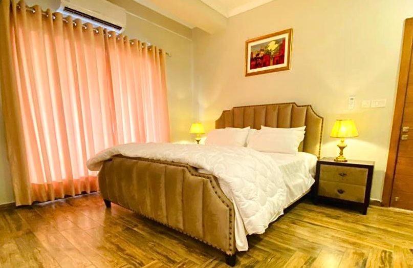 Holidazzle Serviced Apartments Bahria Town 라왈핀디 외부 사진