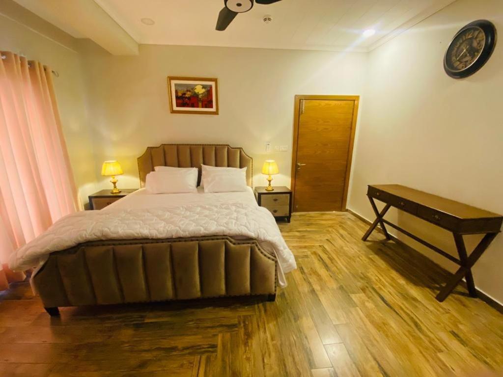 Holidazzle Serviced Apartments Bahria Town 라왈핀디 외부 사진