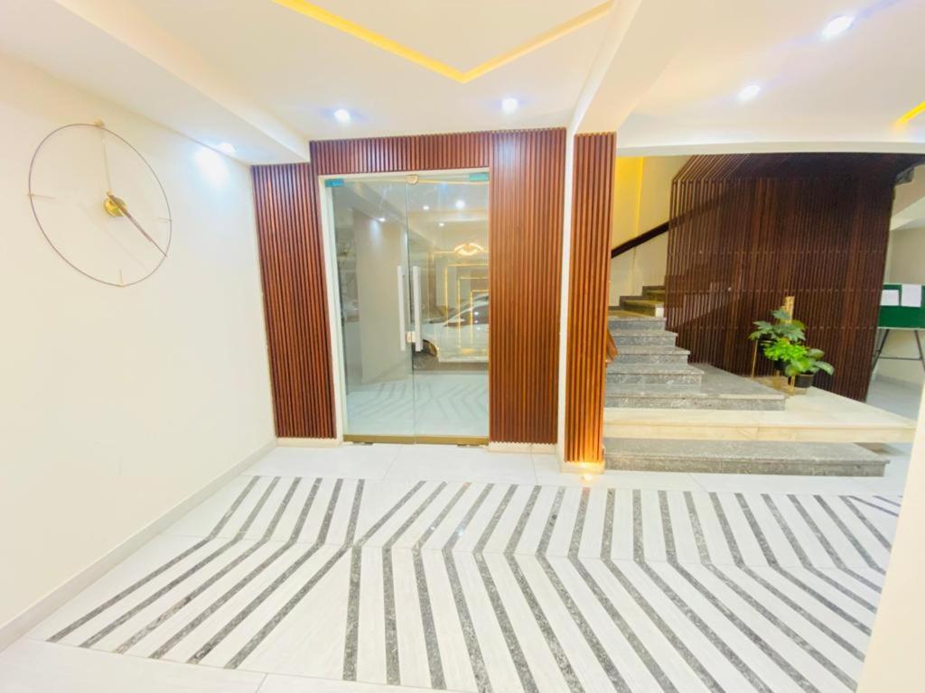 Holidazzle Serviced Apartments Bahria Town 라왈핀디 외부 사진