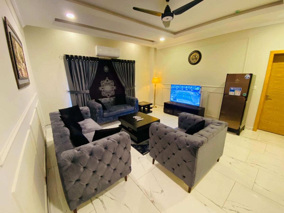 Holidazzle Serviced Apartments Bahria Town 라왈핀디 외부 사진