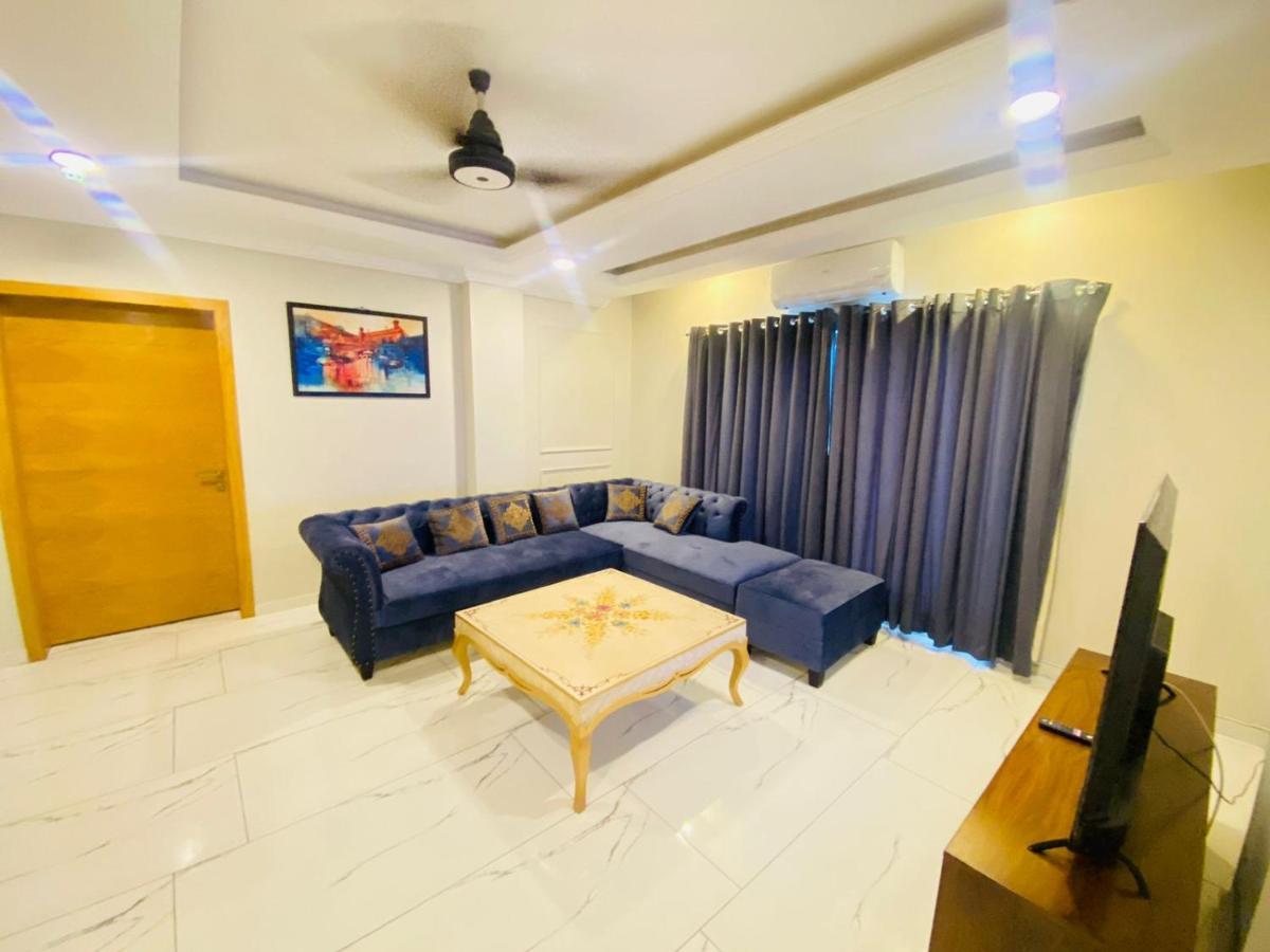 Holidazzle Serviced Apartments Bahria Town 라왈핀디 외부 사진