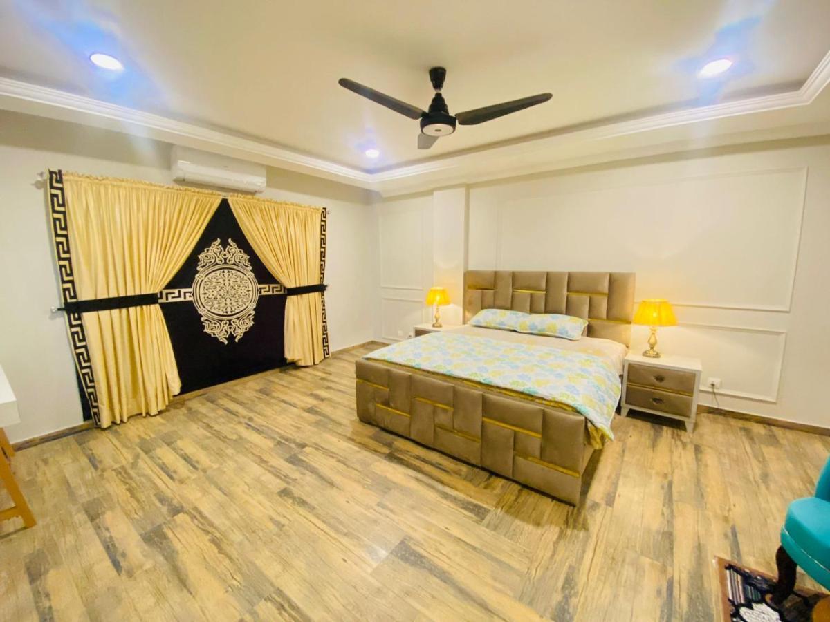 Holidazzle Serviced Apartments Bahria Town 라왈핀디 외부 사진