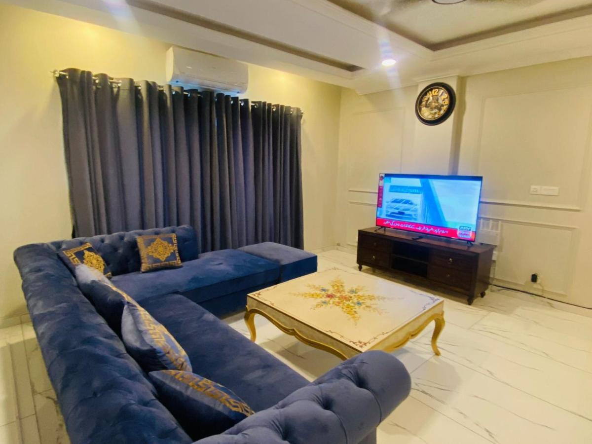 Holidazzle Serviced Apartments Bahria Town 라왈핀디 외부 사진