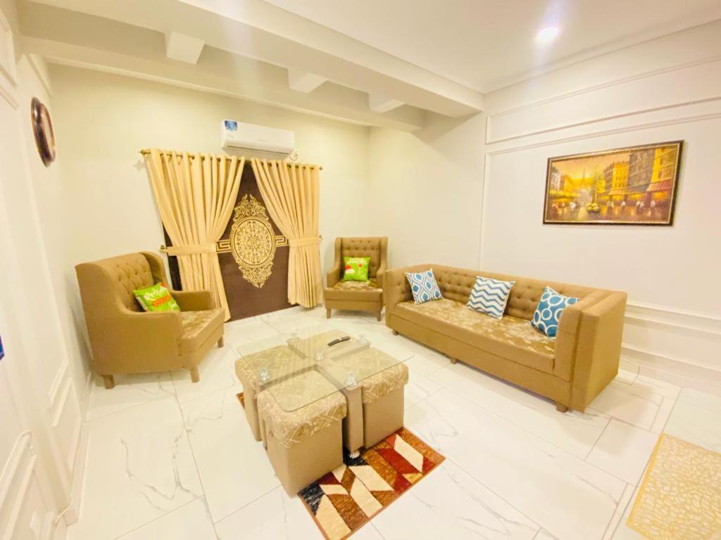 Holidazzle Serviced Apartments Bahria Town 라왈핀디 외부 사진