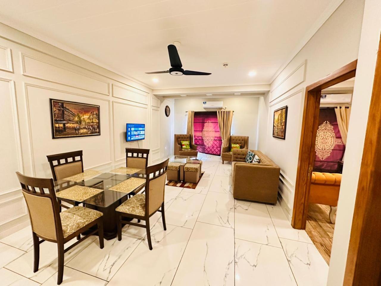 Holidazzle Serviced Apartments Bahria Town 라왈핀디 객실 사진