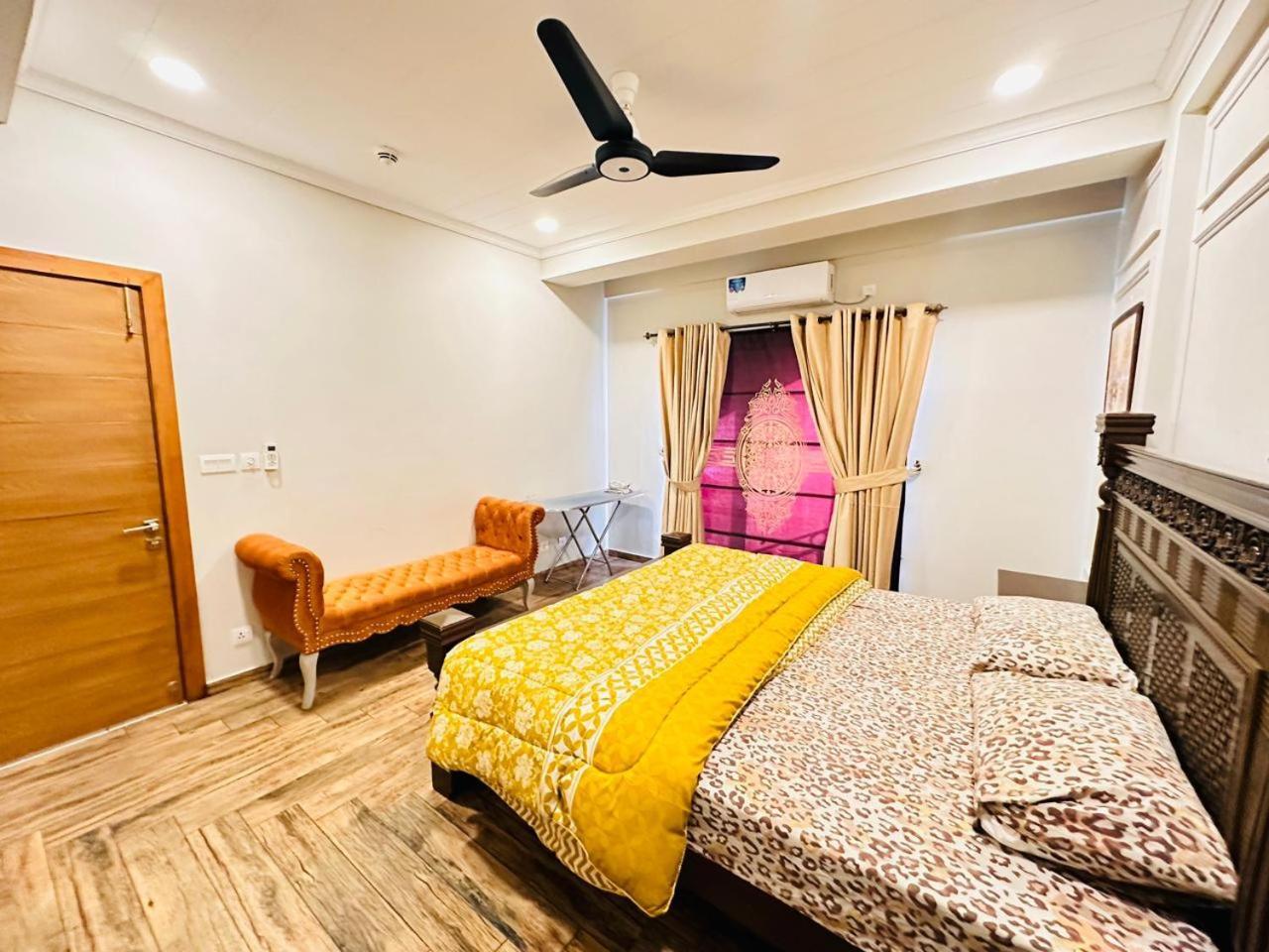 Holidazzle Serviced Apartments Bahria Town 라왈핀디 객실 사진